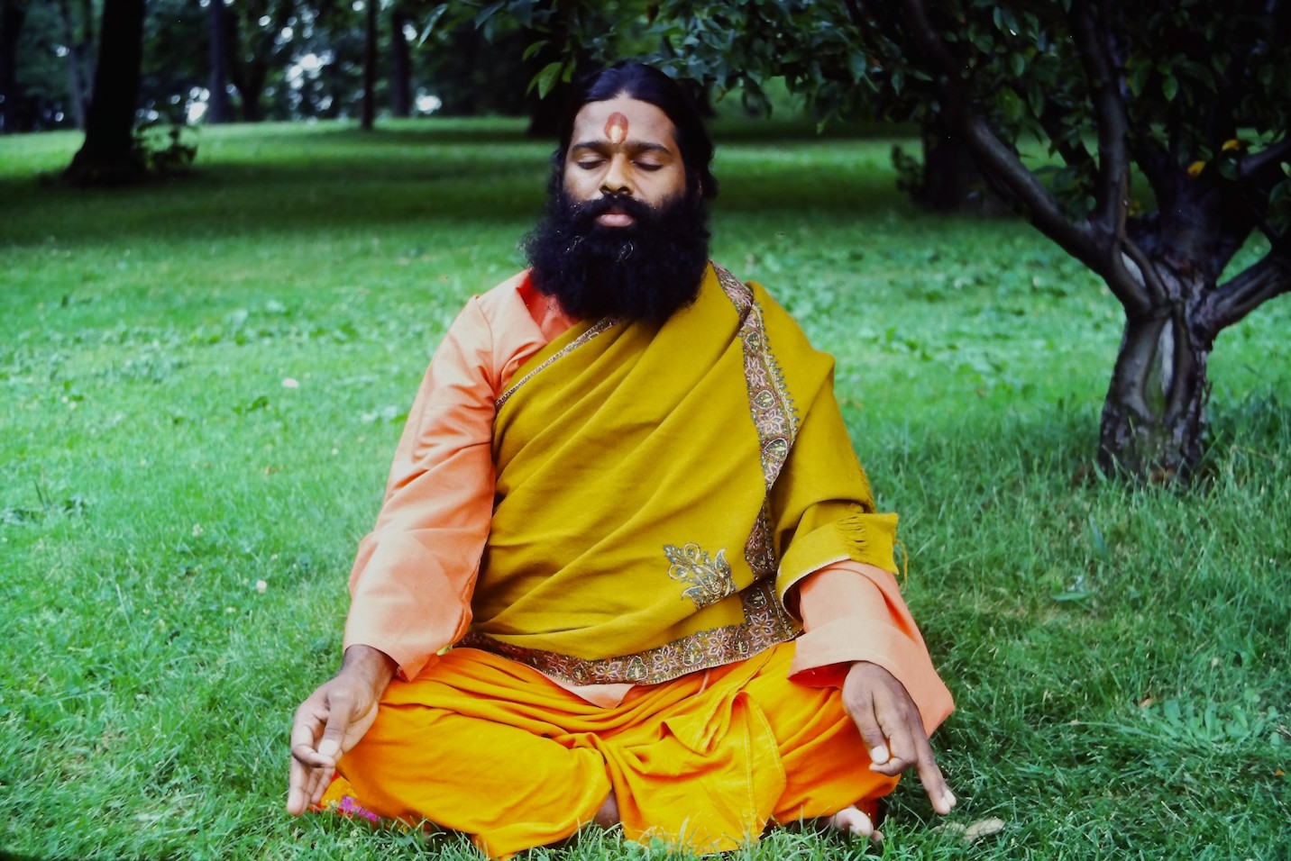 Swamiji 1980 Pittsburgh meditation